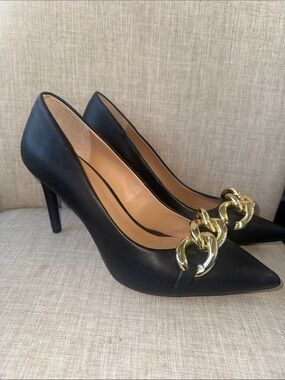 INC International Concepts Black Pointed Pumps with Gold Chain
